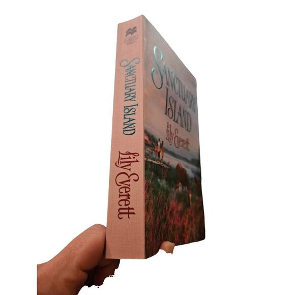 Sanctuary island by Lily Everett St. Martin's paperbacks books isbn 978125001837 - Picture 5 of 5